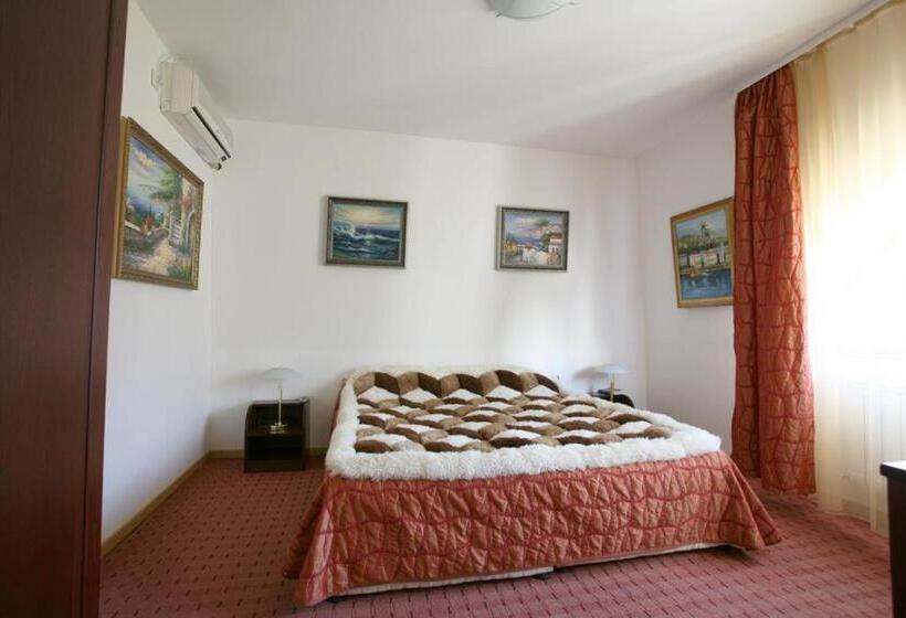 Family Art Hotel Gallery