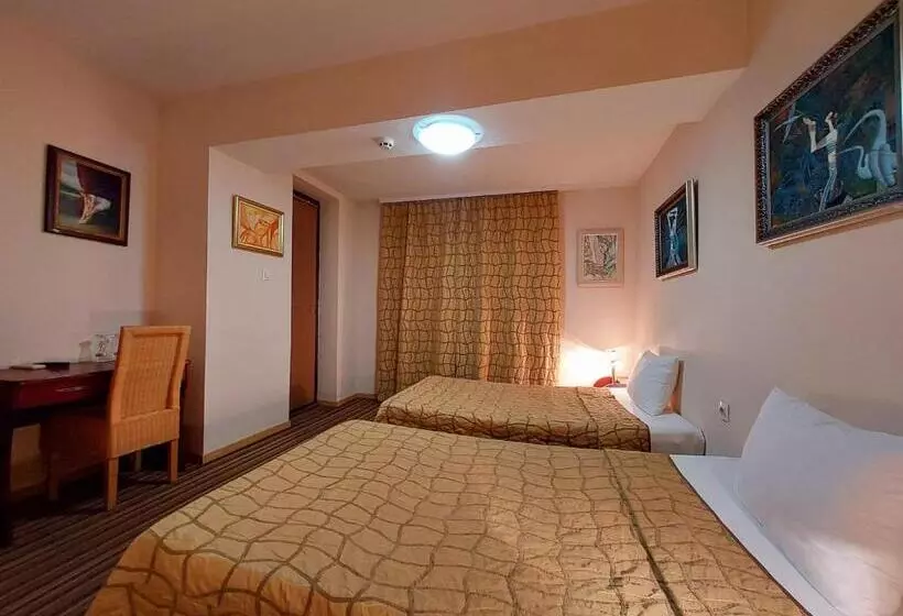 Family Art Hotel Gallery