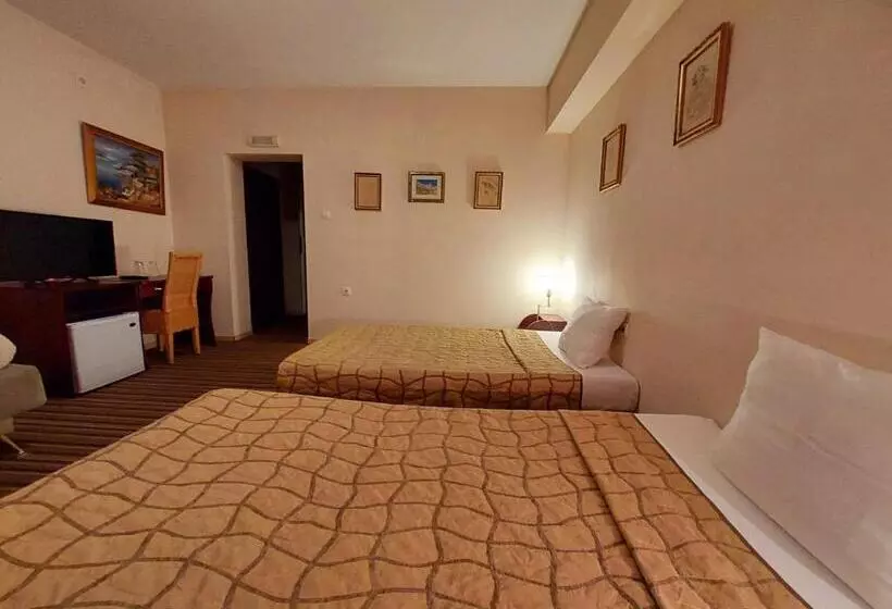 Family Art Hotel Gallery