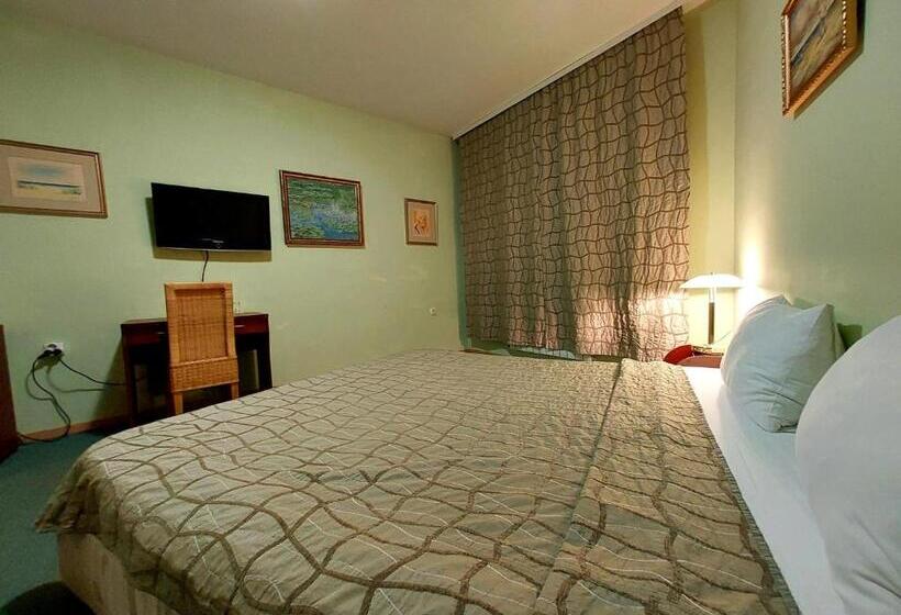 Family Art Hotel Gallery