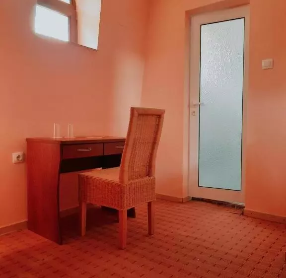 Family Art Hotel Gallery