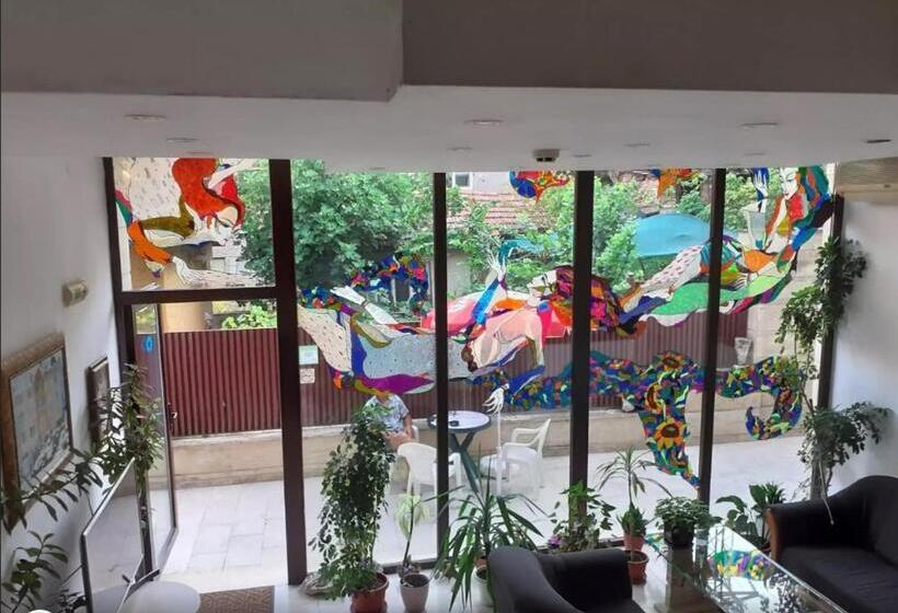 Family Art Hotel Gallery