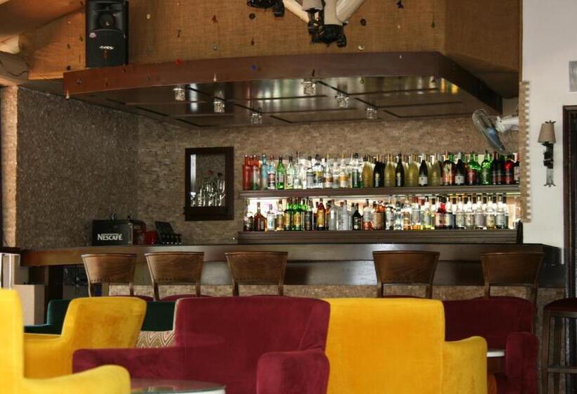 בית מלון כפרי Ata Lagoon Beach