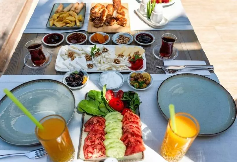 Hotelli Ata Lagoon Beach