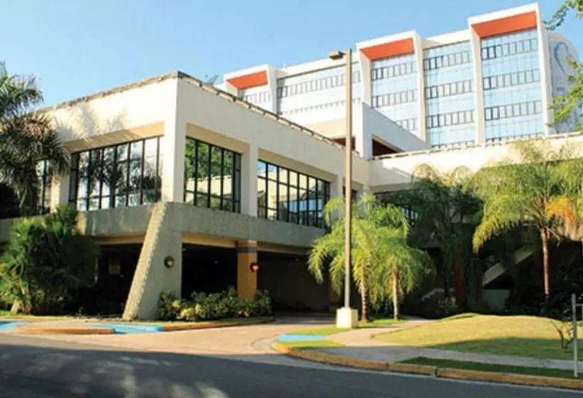 هتل Howard Johnson By Wyndham San Juan Centro Cardiovascular