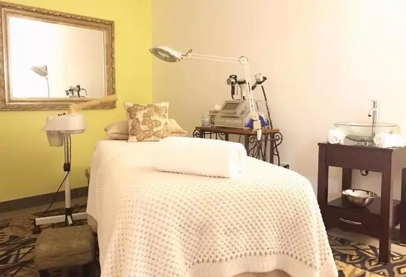 هتل Howard Johnson By Wyndham San Juan Centro Cardiovascular