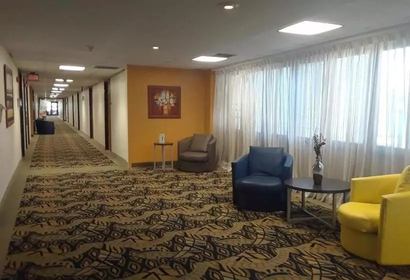 هتل Howard Johnson By Wyndham San Juan Centro Cardiovascular