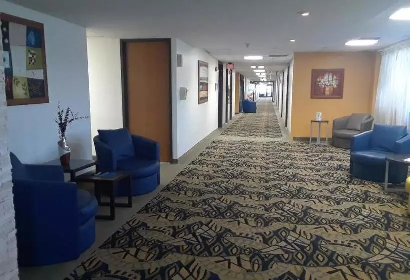 هتل Howard Johnson By Wyndham San Juan Centro Cardiovascular