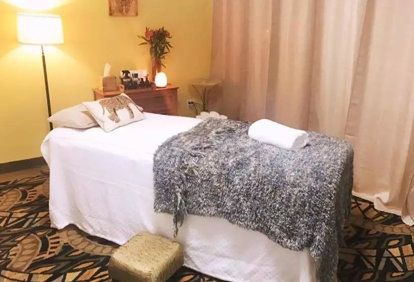 هتل Howard Johnson By Wyndham San Juan Centro Cardiovascular