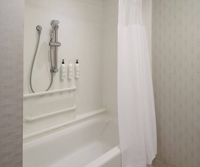 Отель Springhill Suites By Marriott Philadelphia Airport / Ridley Park