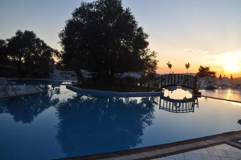 Sunshine Holiday Resort  All Inclusive