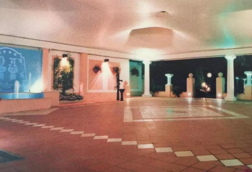 Hotelli Oscar E Amorina