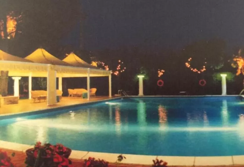 Hotelli Oscar E Amorina