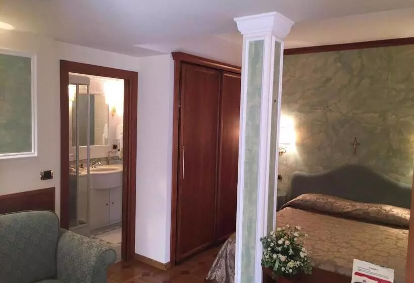 Hotelli Oscar E Amorina