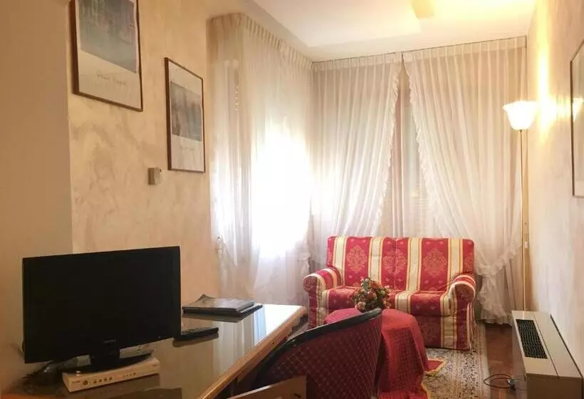 Hotelli Oscar E Amorina