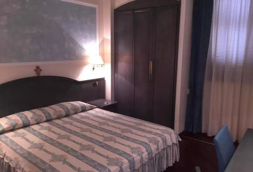 Hotelli Oscar E Amorina