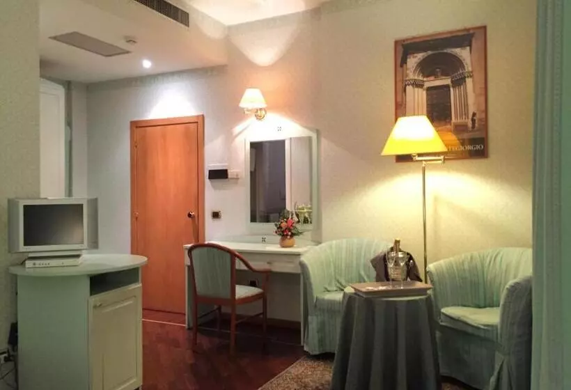 Hotelli Oscar E Amorina