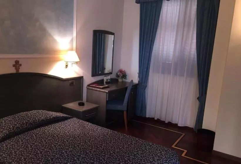 Hotelli Oscar E Amorina