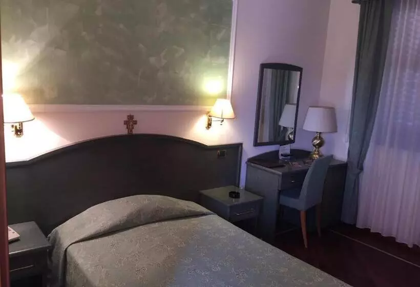 Hotelli Oscar E Amorina