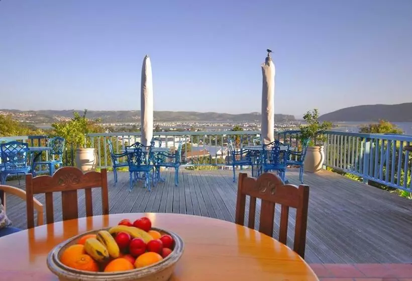 تختخواب و صبحانه Guinea Fowl Lodge