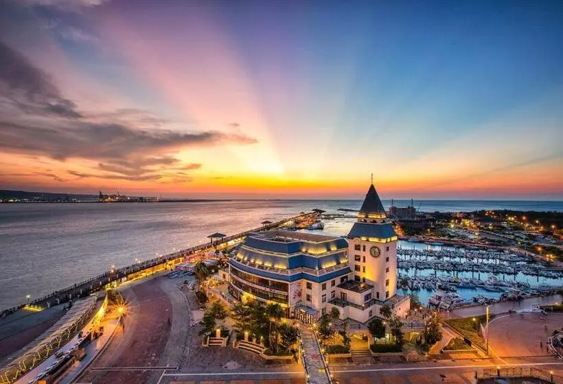 Fullon Hotel Tamsui Fishermen S Wharf