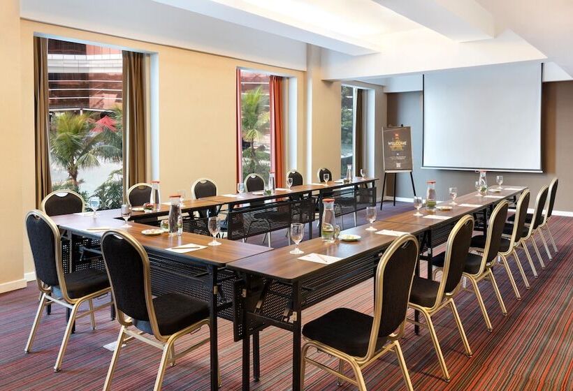 Szálloda Ibis Bandung Trans Studio