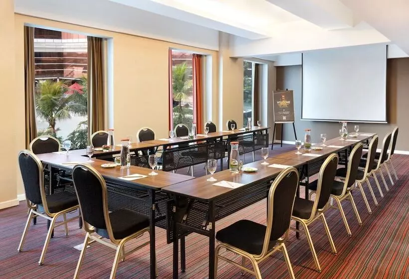 Отель Ibis Bandung Trans Studio