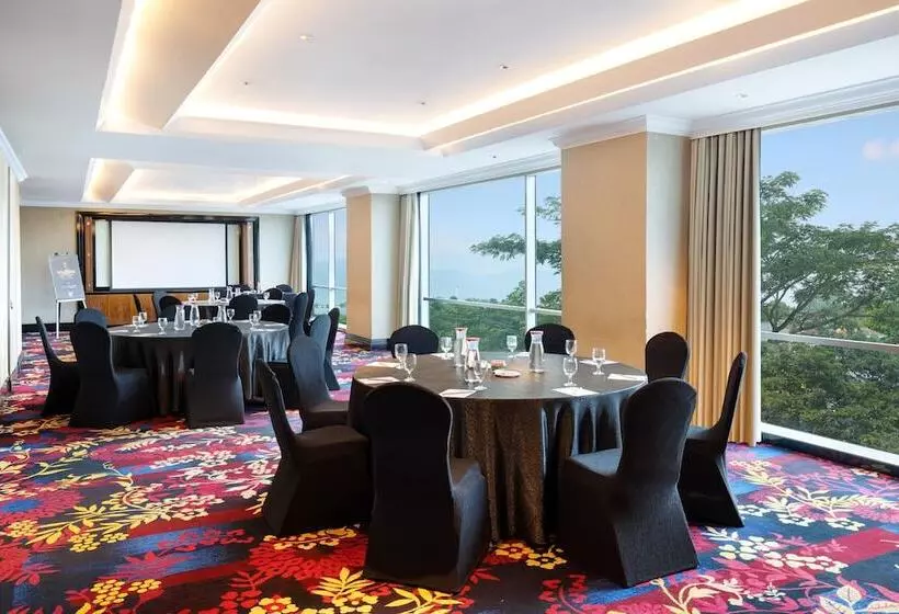 Отель Ibis Bandung Trans Studio