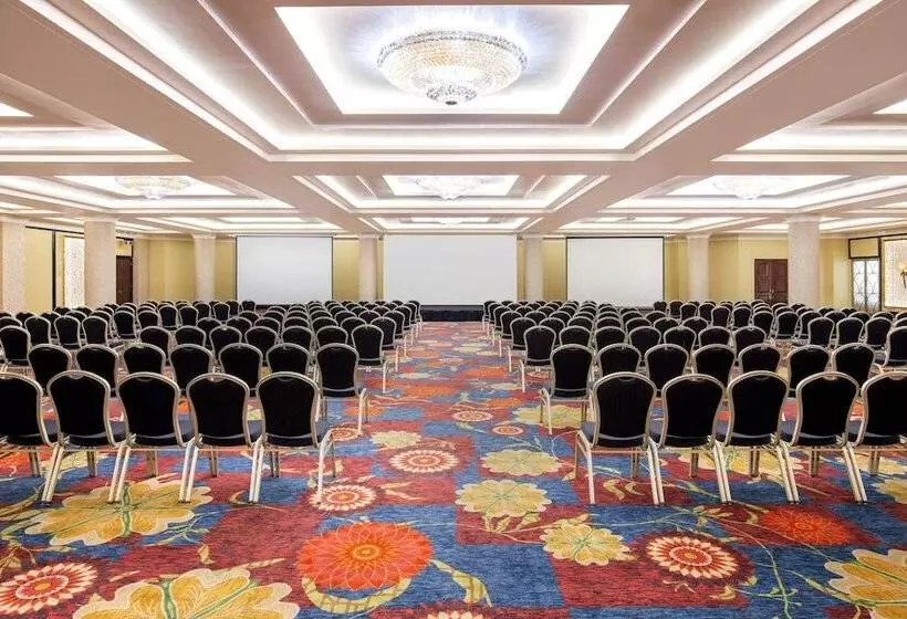 Отель Ibis Bandung Trans Studio