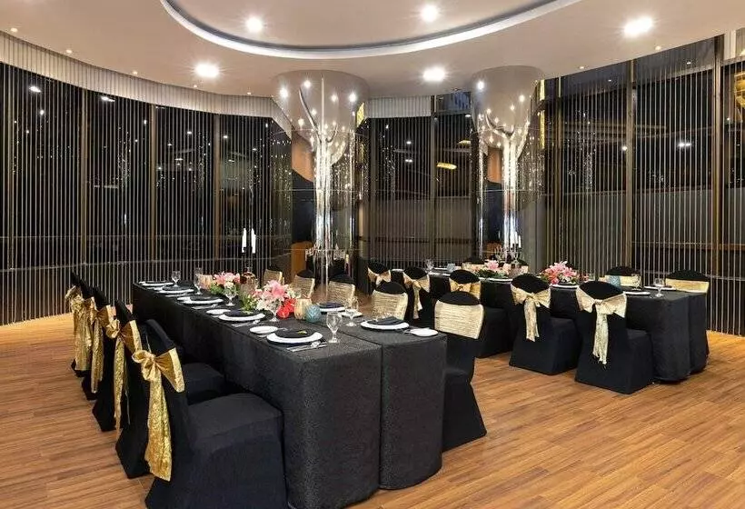 Отель Ibis Bandung Trans Studio