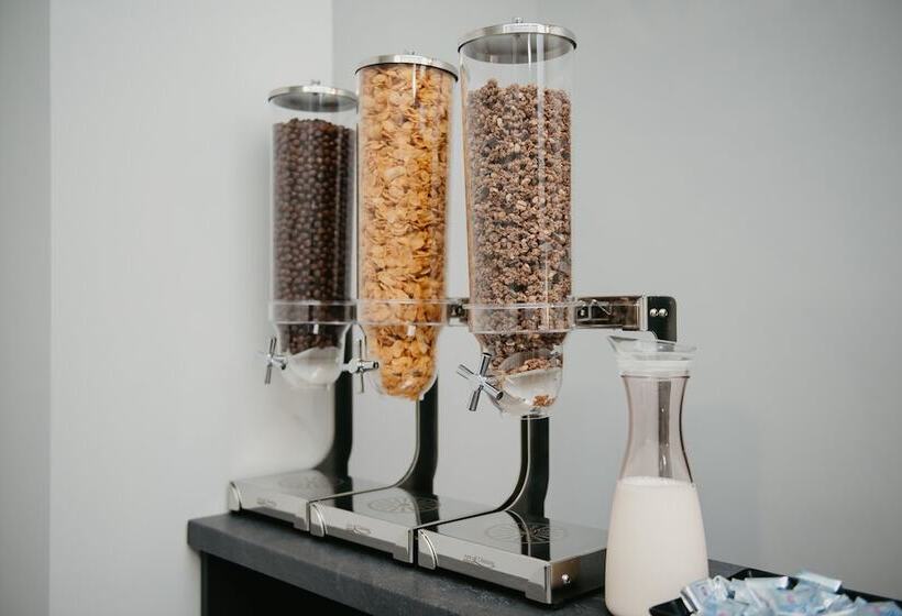 هتل Meteor Central