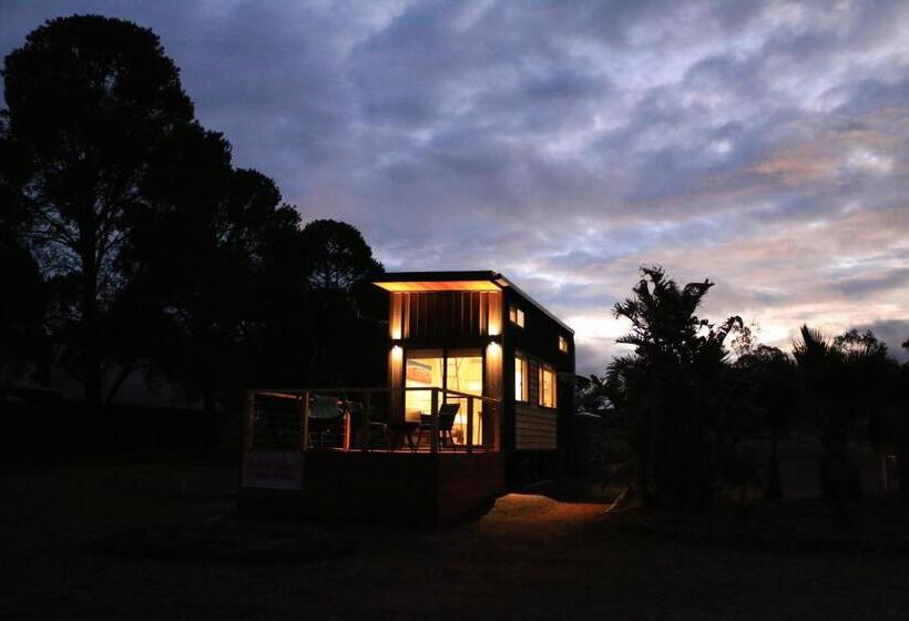 The Pink Lake Tiny House    Sakura