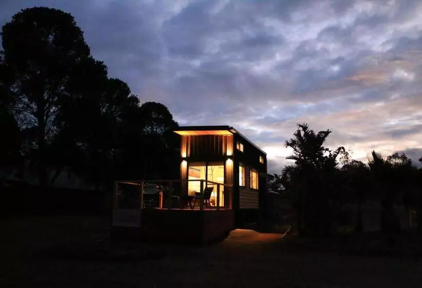 The Pink Lake Tiny House    Sakura