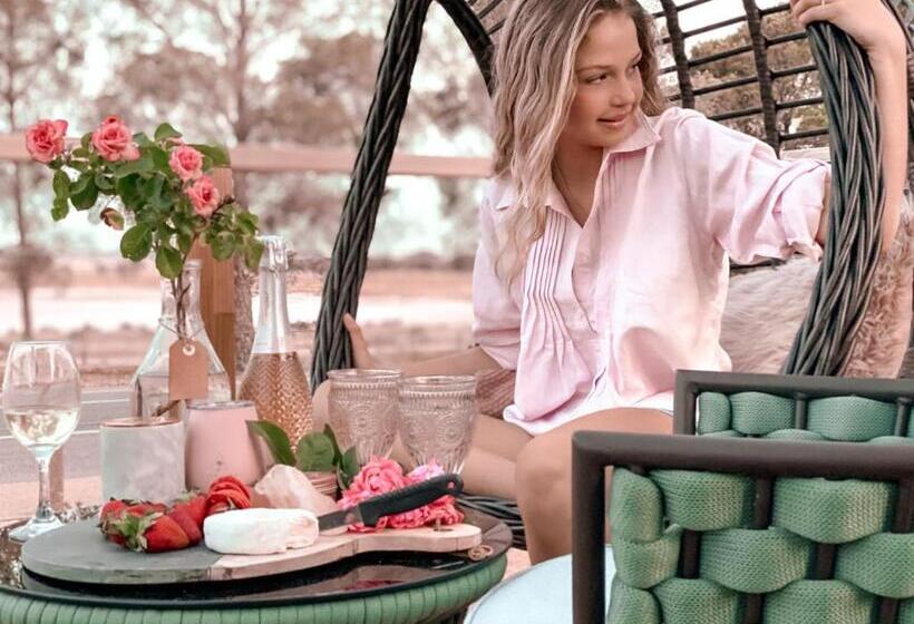 The Pink Lake Tiny House    Sakura