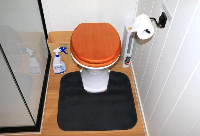 The Pink Lake Tiny House    Sakura