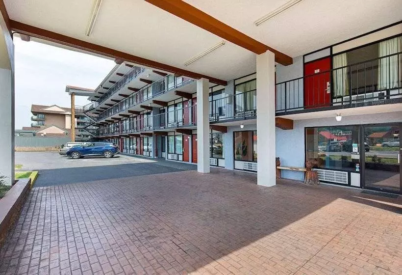 Отель Americana Inn A Travelodge By Wyndham