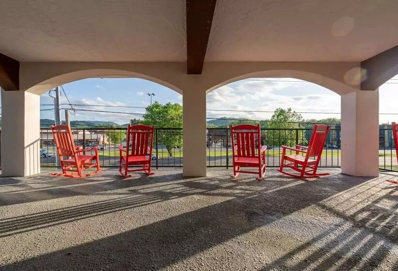 Отель Americana Inn A Travelodge By Wyndham