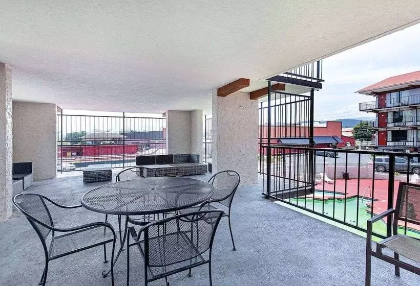 Отель Americana Inn A Travelodge By Wyndham