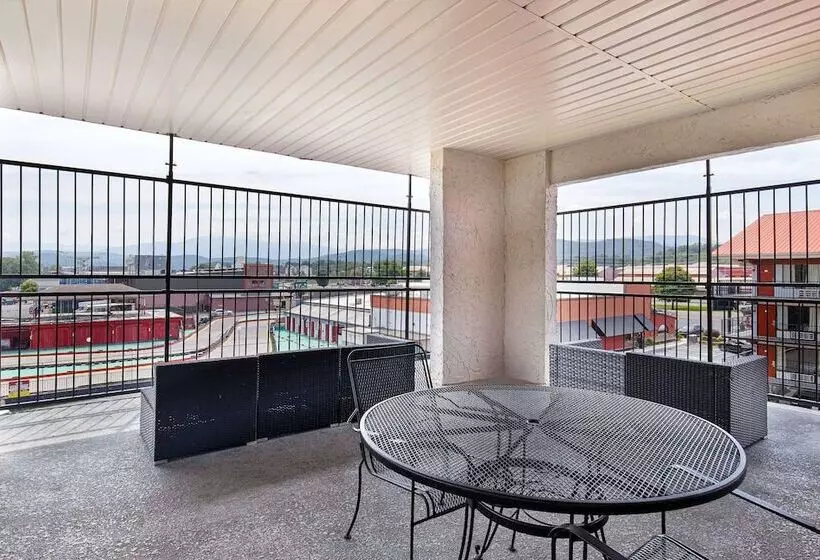 Отель Americana Inn A Travelodge By Wyndham