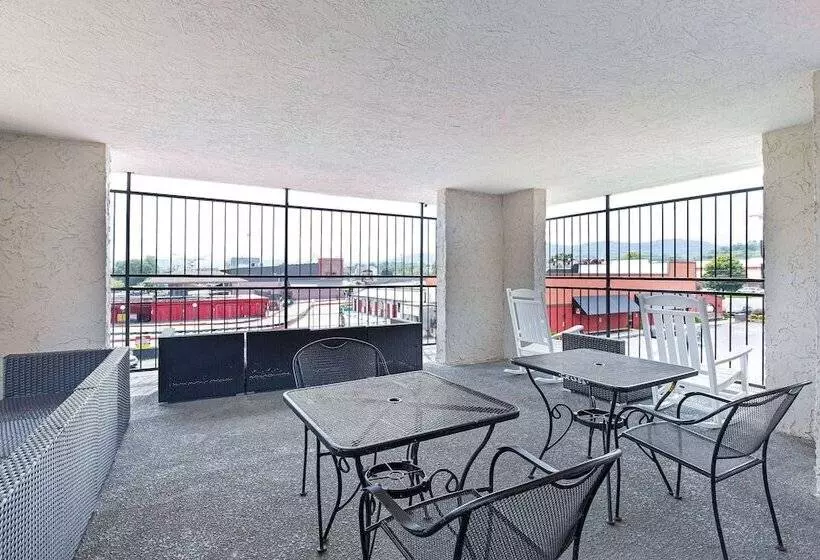 Отель Americana Inn A Travelodge By Wyndham