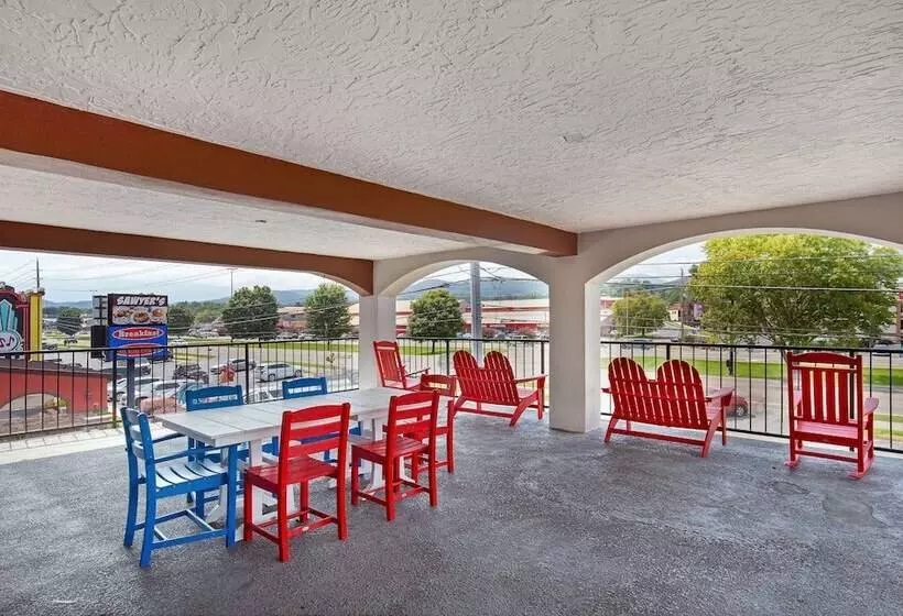 Отель Americana Inn A Travelodge By Wyndham