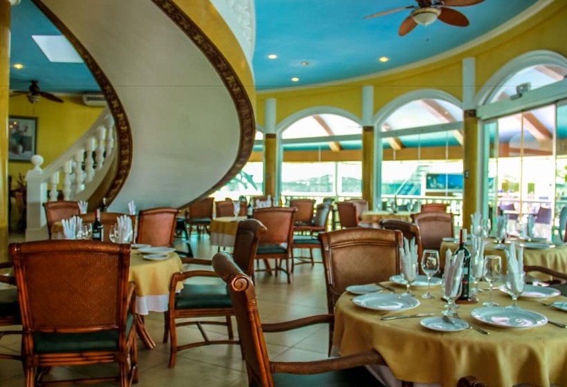 호텔 Breakfast At Monaco   Palais Boracay