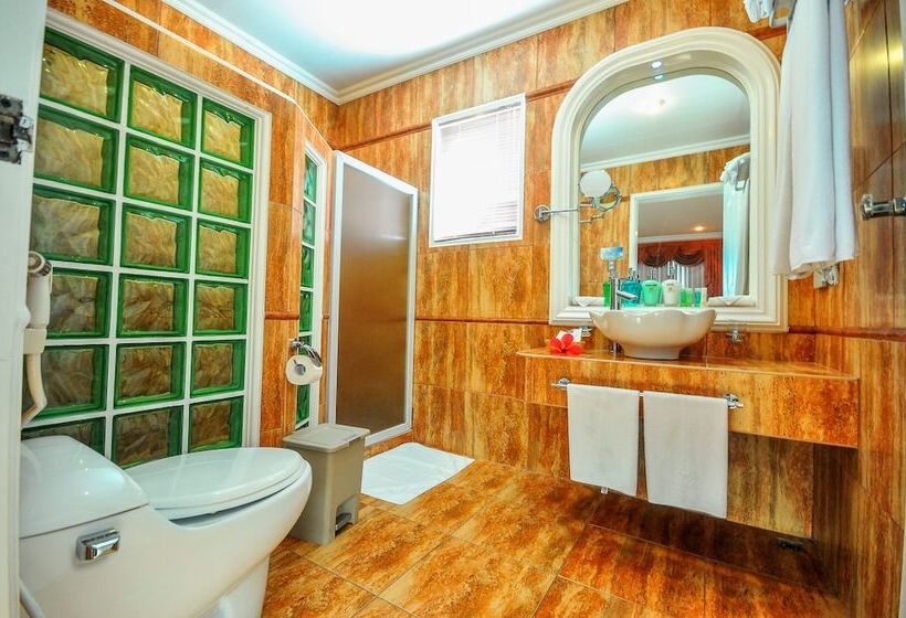 호텔 Breakfast At Monaco   Palais Boracay