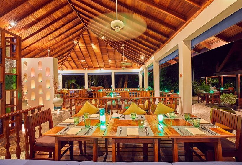 هتل Centara Grand Island Resort & Spa Maldives