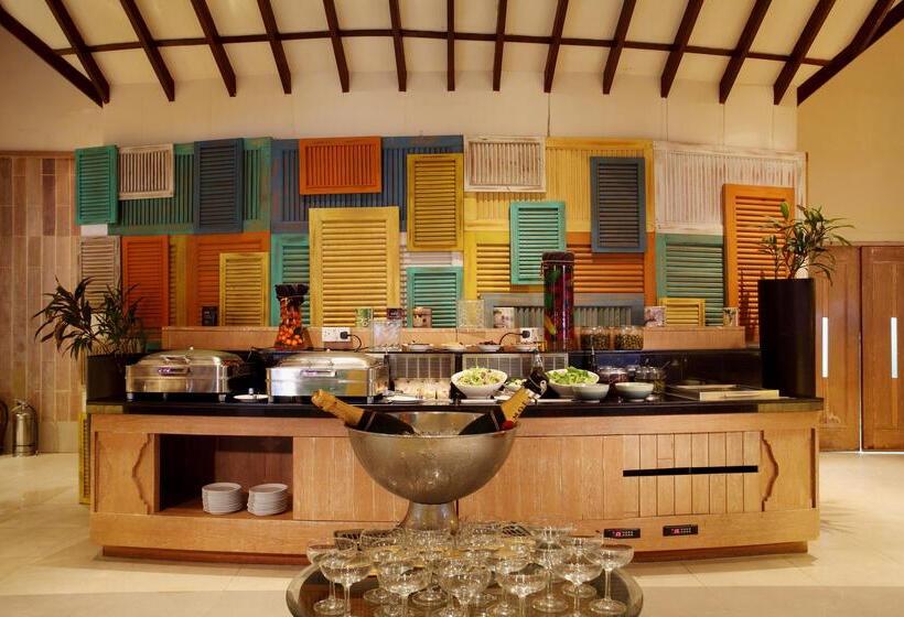 هتل Centara Grand Island Resort & Spa Maldives