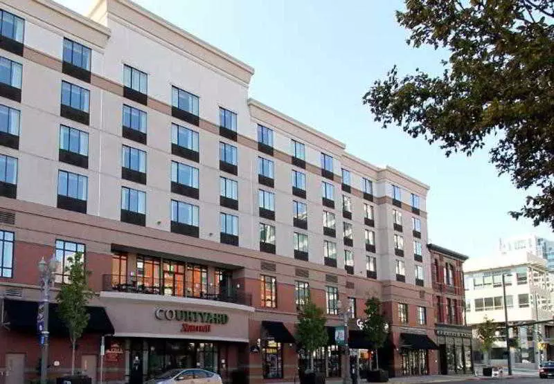 בית מלון כפרי Courtyard Tacoma Downtown