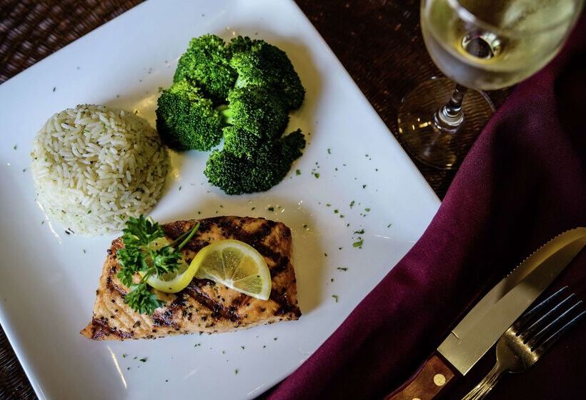 בית מלון כפרי Embassy Suites By Hilton Minneapolis North