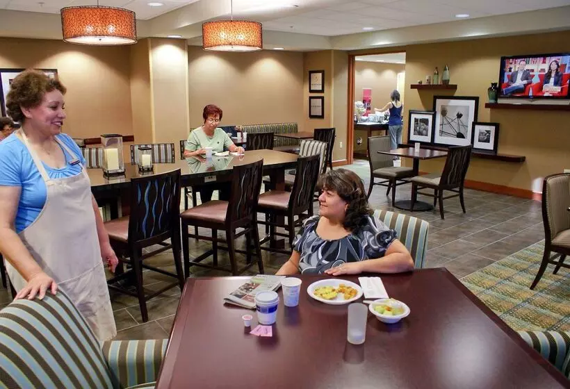 فندق Hampton Inn Las Vegas North Speedway