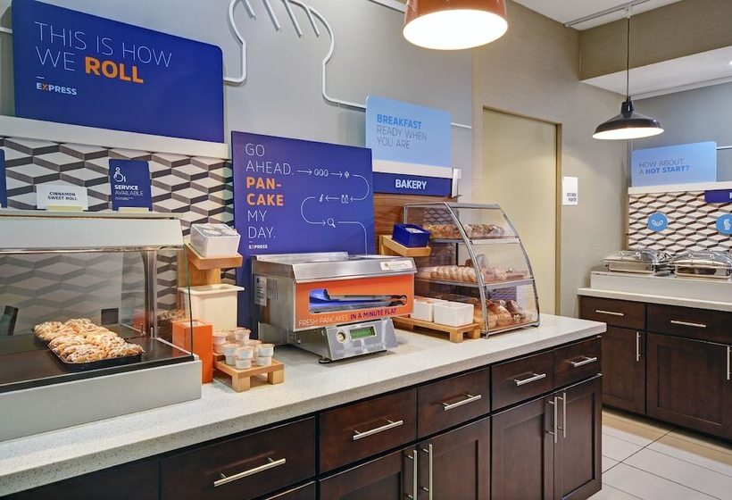 فندق Holiday Inn Express Marshall By Ihg