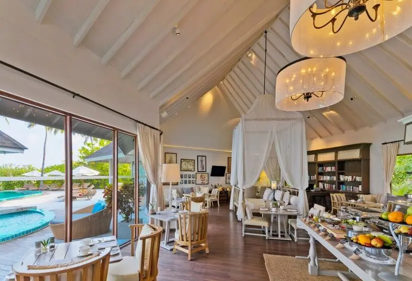 هتل Machchafushi Island Resort & Spa Maldives, The Centara Collection
